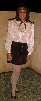 laura.jpg (10677 bytes)